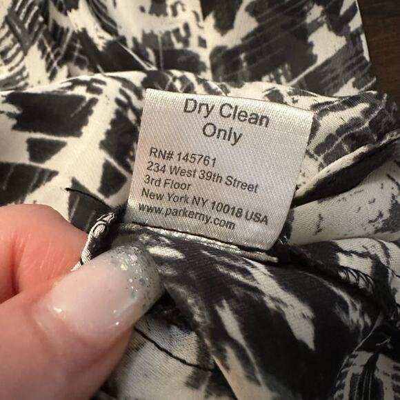 Parker black & white print sleeveless top size S - Picture 8 of 11